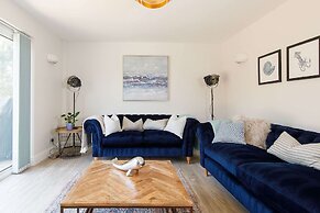 Beach House for 10 With hot tub Garden