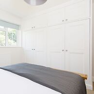 Beach House for 10 With hot tub Garden