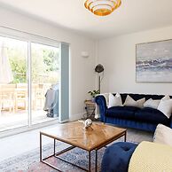 Beach House for 10 With hot tub Garden