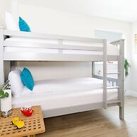 Beach House for 10 With hot tub Garden