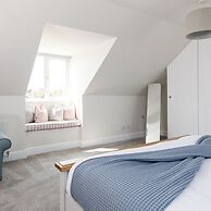 Beach House for 10 With hot tub Garden