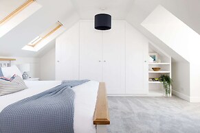 Beach House for 10 With hot tub Garden