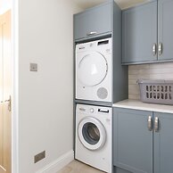 Beach House for 10 With hot tub Garden