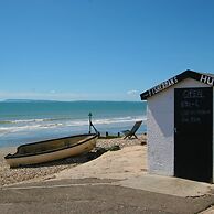 Beach House for 10 With hot tub Garden