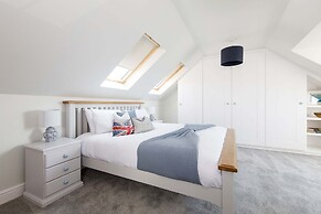 Beach House for 10 With hot tub Garden