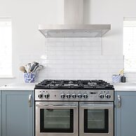 Beach House for 10 With hot tub Garden