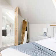 Beach House for 10 With hot tub Garden