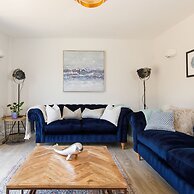 Beach House for 10 With hot tub Garden