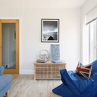 Beach House for 10 With hot tub Garden