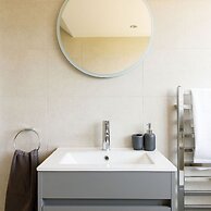 Beach House for 10 With hot tub Garden