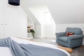 Beach House for 10 With hot tub Garden