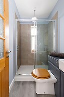 Chic 2-bed Seafront Haven Near Felpham Beach