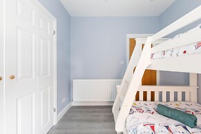 Chic 2-bed Seafront Haven Near Felpham Beach