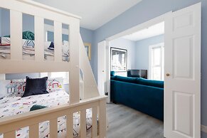 Chic 2-bed Seafront Haven Near Felpham Beach