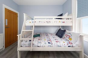 Chic 2-bed Seafront Haven Near Felpham Beach