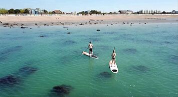 Chic 2-bed Seafront Haven Near Felpham Beach