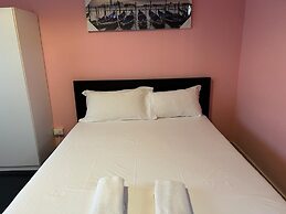 VENICE NIGHT13 DOUBLEROOM SHARED TOILETB