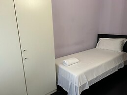 VENICE NIGHT13TRIPLA ROOM SHARED TOILETC