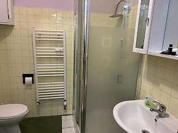 VENICE NIGHT13TRIPLA ROOM SHARED TOILETC