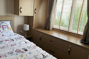 2 Bed-sleeps 6-free Parking-pet Friendly