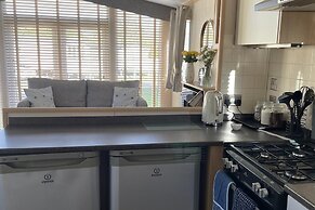 2 Bed-sleeps 6-free Parking-pet Friendly