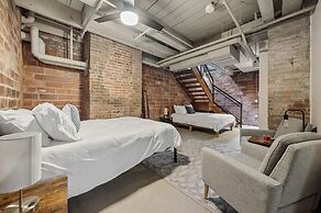 2125 Superior Living