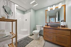 2125 Superior Living