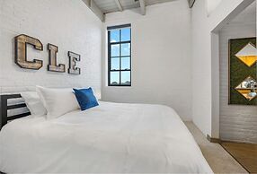 2125 Superior Living