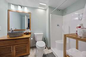 2125 Superior Living