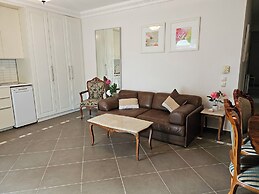 Room-guest Apartment Within a Villa in L