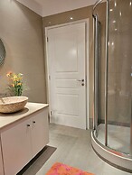 Room-guest Apartment Within a Villa in L