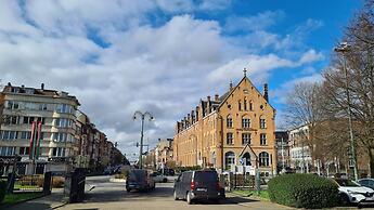 Room in Guest Room - Room In Brussels