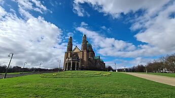 Room in Guest Room - Room In Brussels