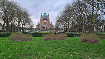 Room in Guest Room - Room In Brussels