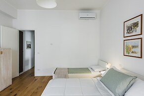 City Center Bright Flat by Wonderful Italy