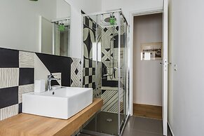 City Center Bright Flat by Wonderful Italy