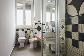 City Center Bright Flat by Wonderful Italy