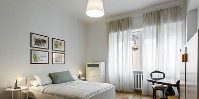 City Center Bright Flat by Wonderful Italy