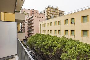 City Center Bright Flat by Wonderful Italy