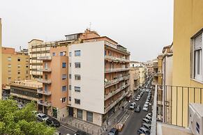 City Center Bright Flat by Wonderful Italy