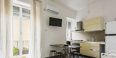 City Center Bright Flat by Wonderful Italy