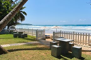 Smeralda Beach Hotel Dikwella