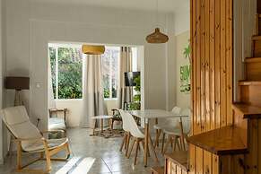 Maisonette With Palms