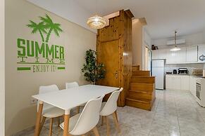 Maisonette With Palms