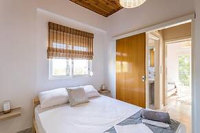 Maisonette With Palms