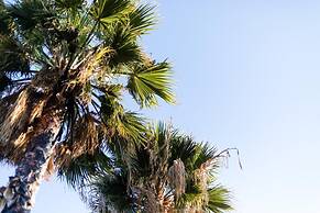 Maisonette With Palms