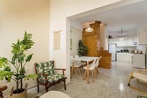 Maisonette With Palms