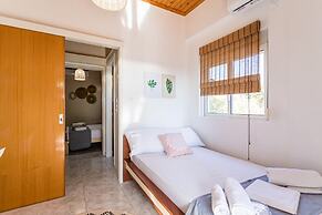 Maisonette With Palms