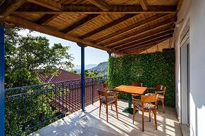 Maisonette With Palms