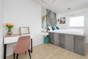 Stylish Apartment With Garage by Renters